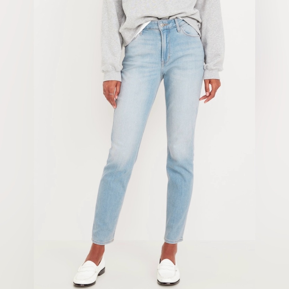 High-Waisted Wow Straight Ankle
Jeans - Light Wash - Size Women’s 8 - Old Navy